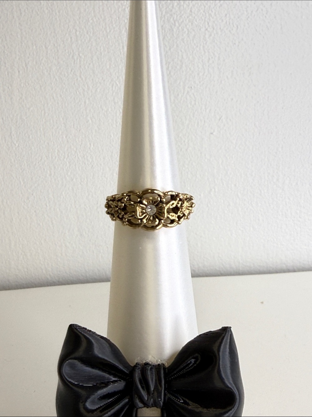 Vintage Avon Ring with filigree / flower shamrock design - gold tone